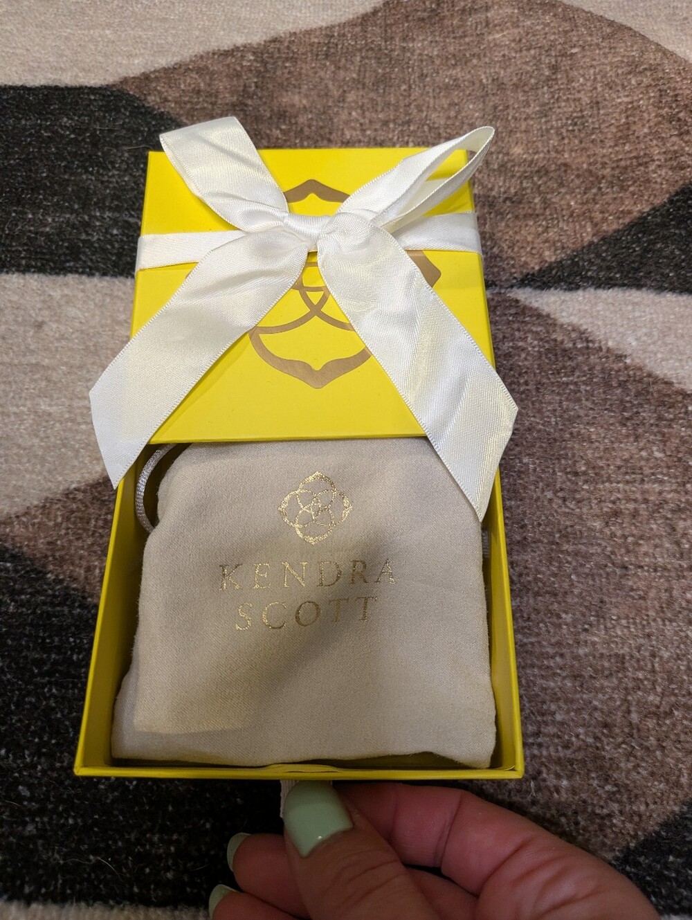 NWT, GIFTABLE Kendra Scott Nola Silver Drusy Necklace w/ Gift Box & Pouch - Picture 3 of 10